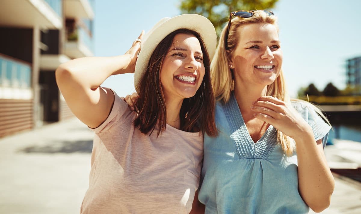 Can a Professional Hygiene Clean Remove Faint Tea or Coffee Stains from the Backs of Lower Teeth?